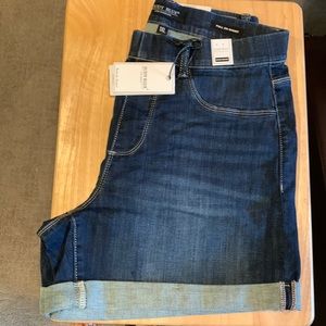 New Judy Blue No distressing shirts